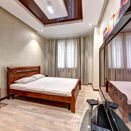 Apartments Near Kiev Botanical Garden Ym.Hryshka Bagian luar foto
