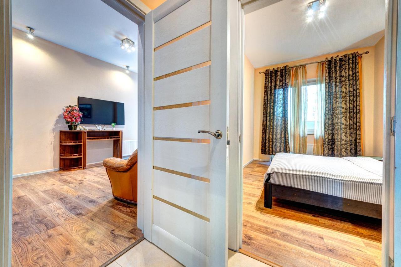 Apartments Near Kiev Botanical Garden Ym.Hryshka Bagian luar foto