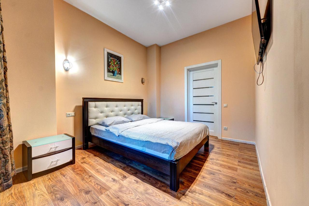 Apartments Near Kiev Botanical Garden Ym.Hryshka Bagian luar foto