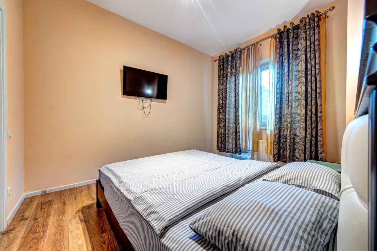 Apartments Near Kiev Botanical Garden Ym.Hryshka Bagian luar foto