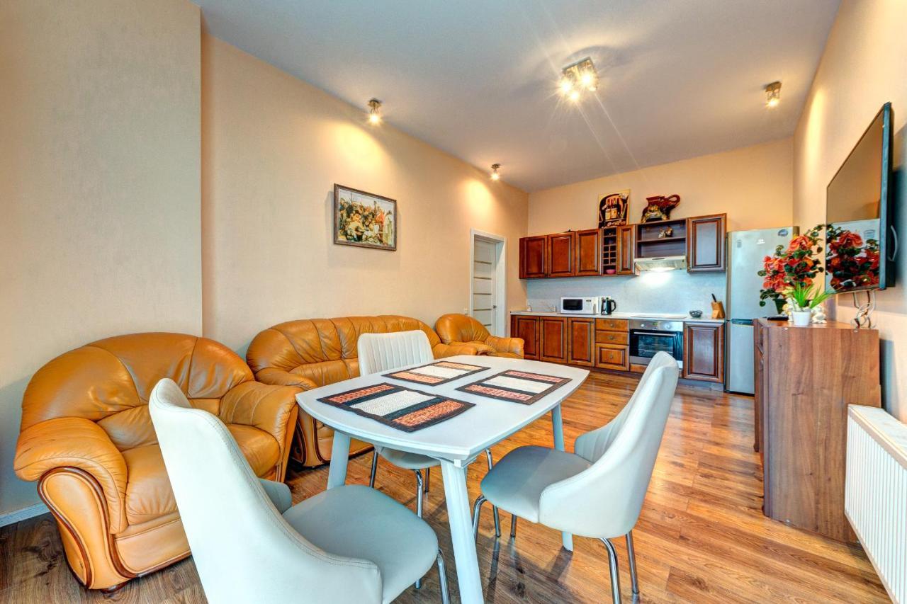 Apartments Near Kiev Botanical Garden Ym.Hryshka Bagian luar foto