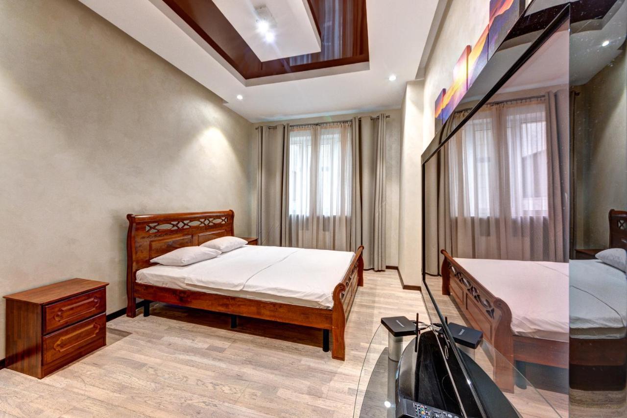 Apartments Near Kiev Botanical Garden Ym.Hryshka Bagian luar foto