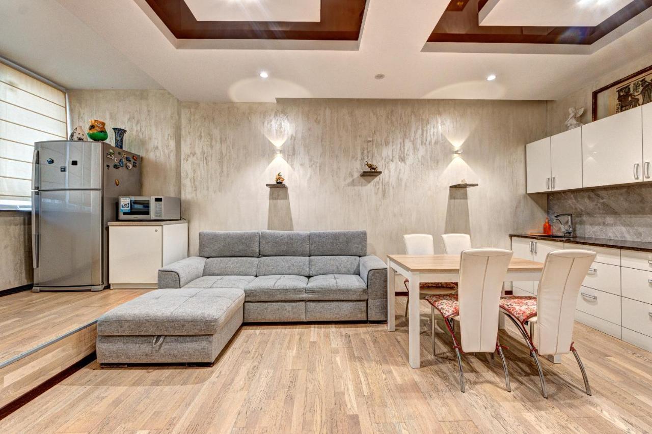 Apartments Near Kiev Botanical Garden Ym.Hryshka Bagian luar foto