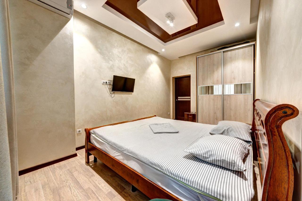 Apartments Near Kiev Botanical Garden Ym.Hryshka Bagian luar foto