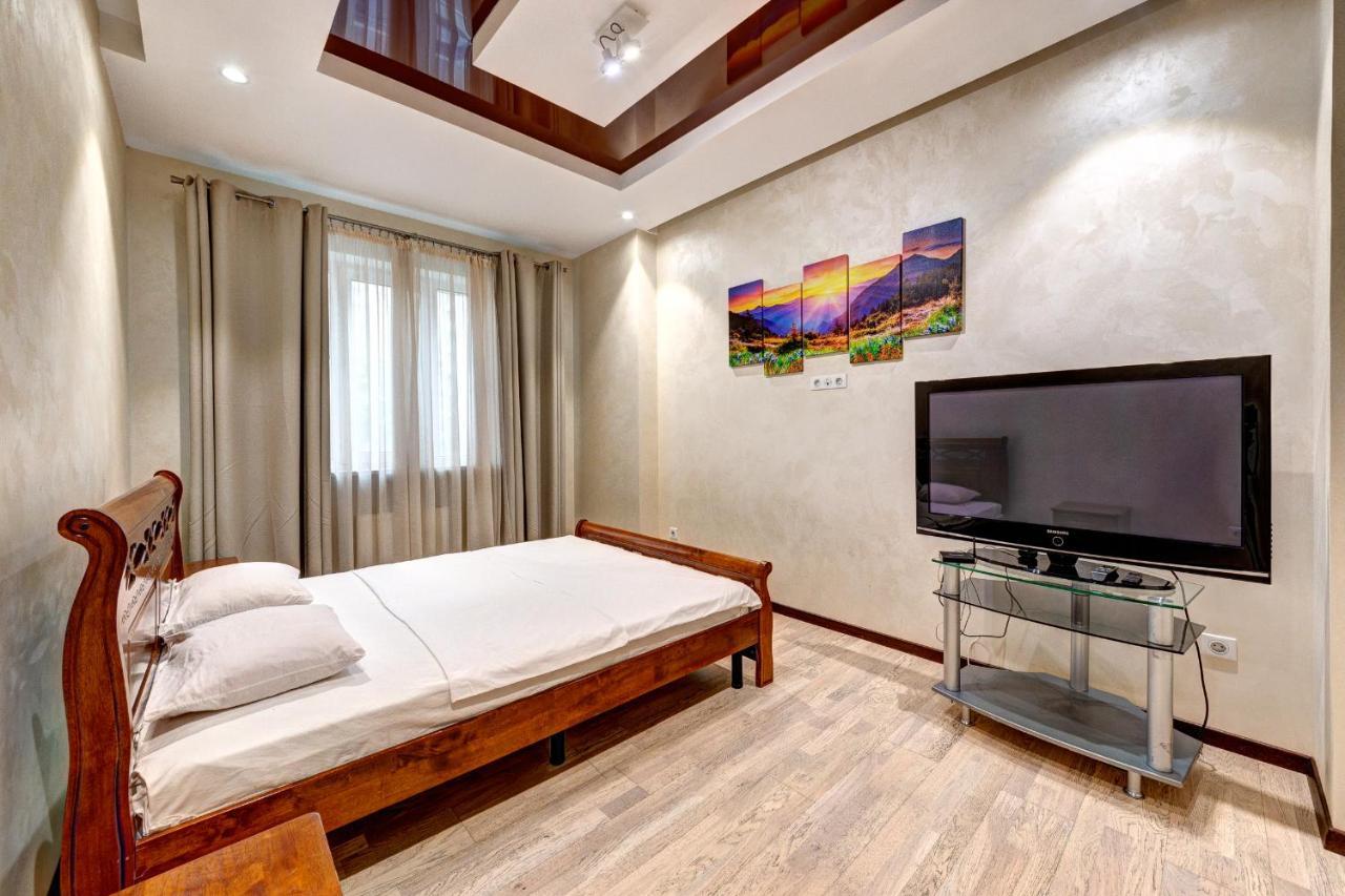 Apartments Near Kiev Botanical Garden Ym.Hryshka Bagian luar foto