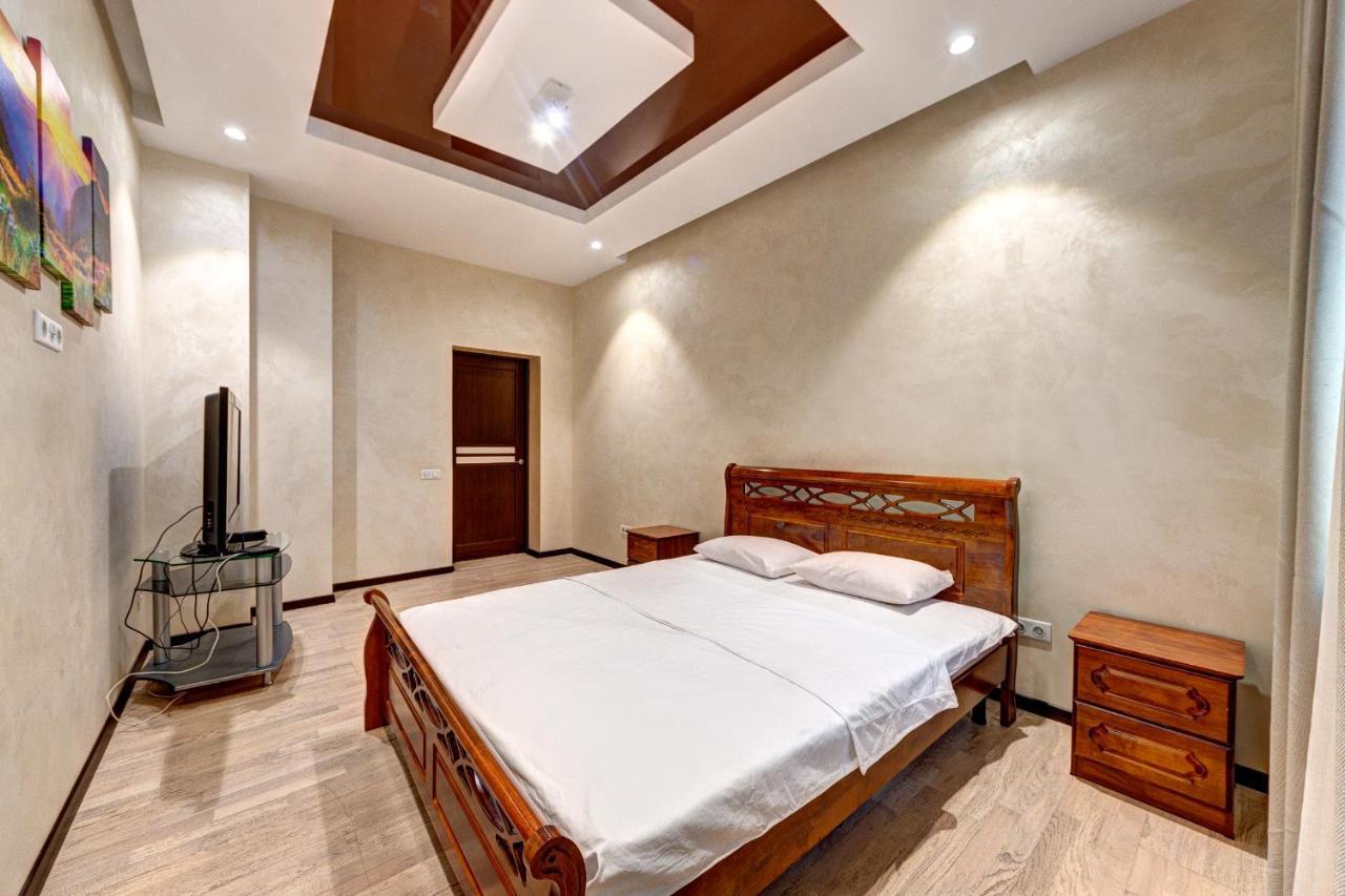 Apartments Near Kiev Botanical Garden Ym.Hryshka Bagian luar foto