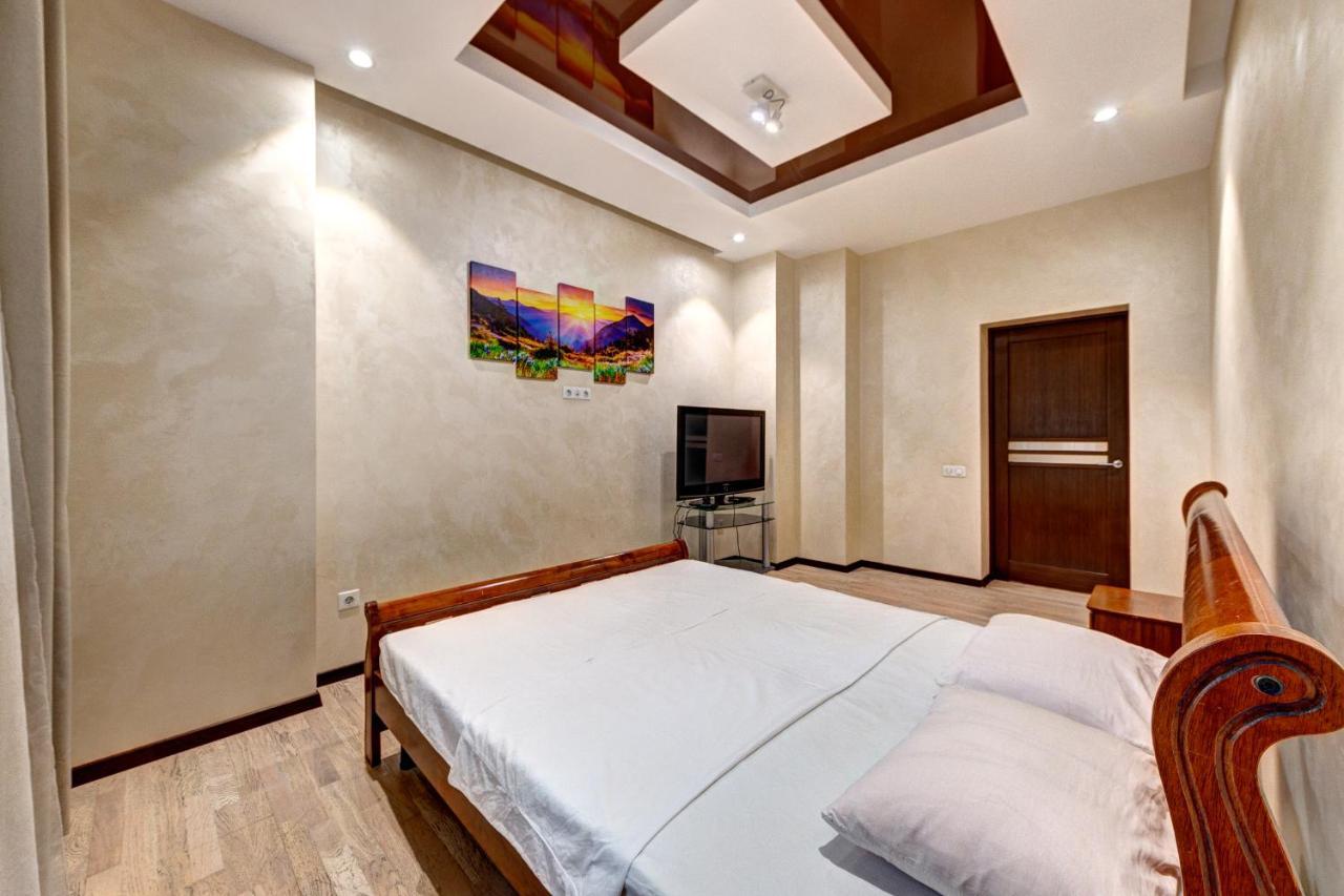 Apartments Near Kiev Botanical Garden Ym.Hryshka Bagian luar foto