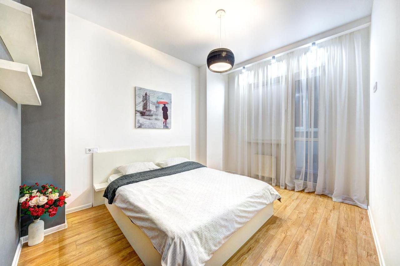 Apartments Near Kiev Botanical Garden Ym.Hryshka Bagian luar foto